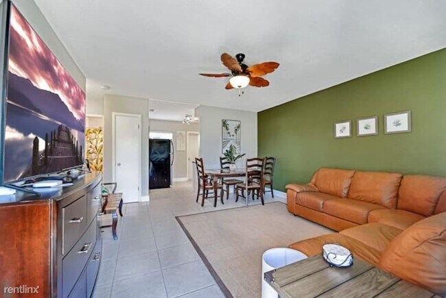 Building Photo - 2 br, 1 bath House - 2457 NW 9th Ter