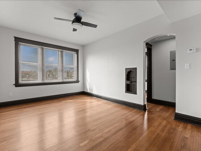 Foto del edificio - 4909 Lindenwood Ave