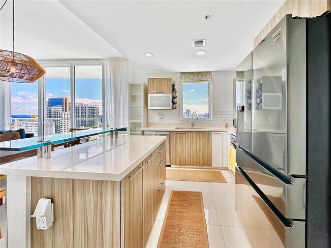 Foto del edificio - 6700 Indian Creek Dr