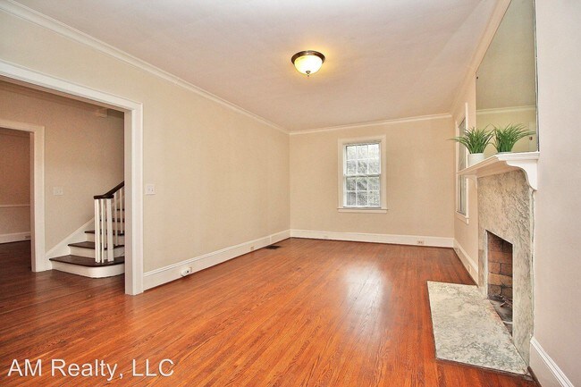 Building Photo - 3 br, 1.5 bath House - 2714 Selwyn Avenue