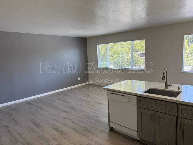 Foto del edificio - 2355 Heidi Pl