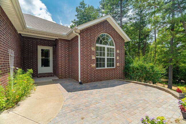 Foto del edificio - Immaculate 3 Bedroom Bella Vista Home! Amazing back patio!