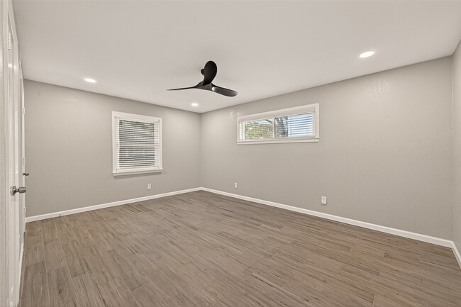 Building Photo - 4955 Wigton Dr