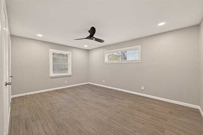 Foto del edificio - 4955 Wigton Dr