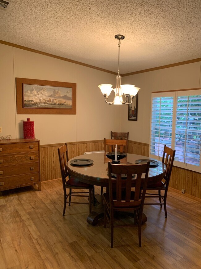 Building Photo - Furnished spacious 3/2.5 home. Corporate a...