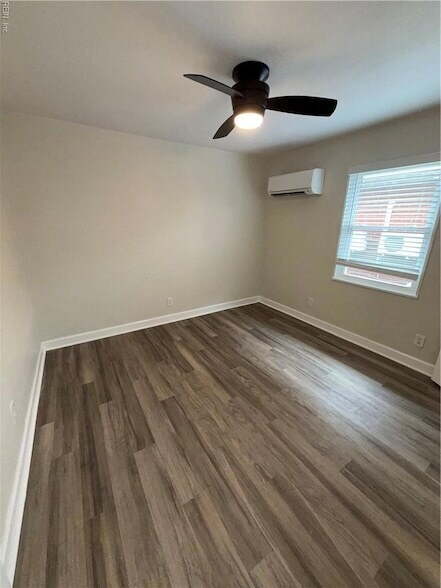 Foto del edificio - 9654 Selby Pl