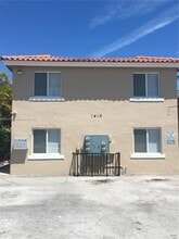 Building Photo - 1419 SW 22nd Ave