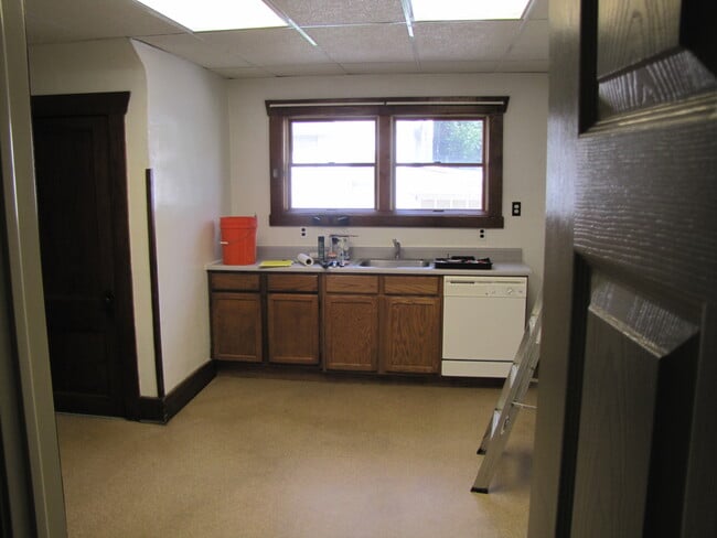 kitchen - 418 W Foster Ave