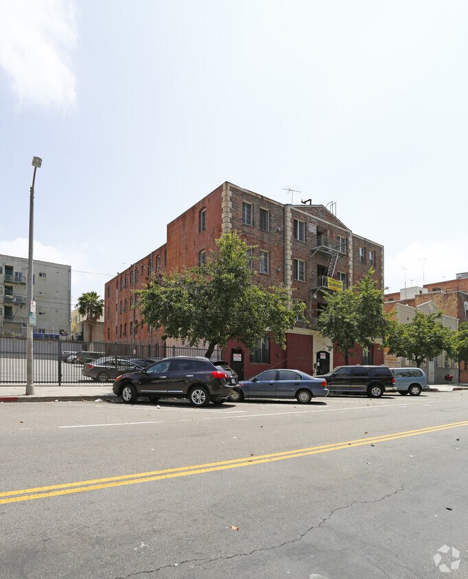 Primary Photo - 746 S Normandie Ave