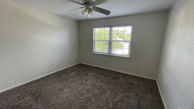 Building Photo - 400 Timberwalk Ct