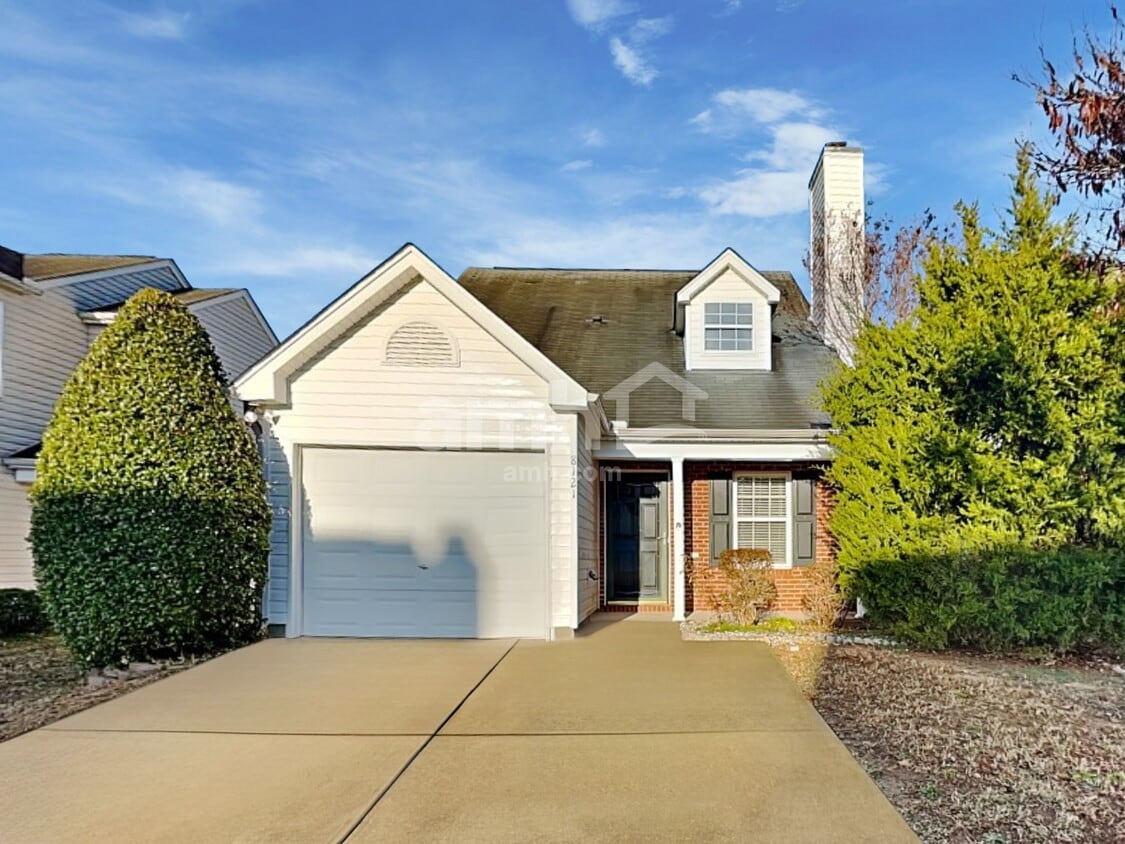 Foto principal - 8121 Wesley Farm Dr