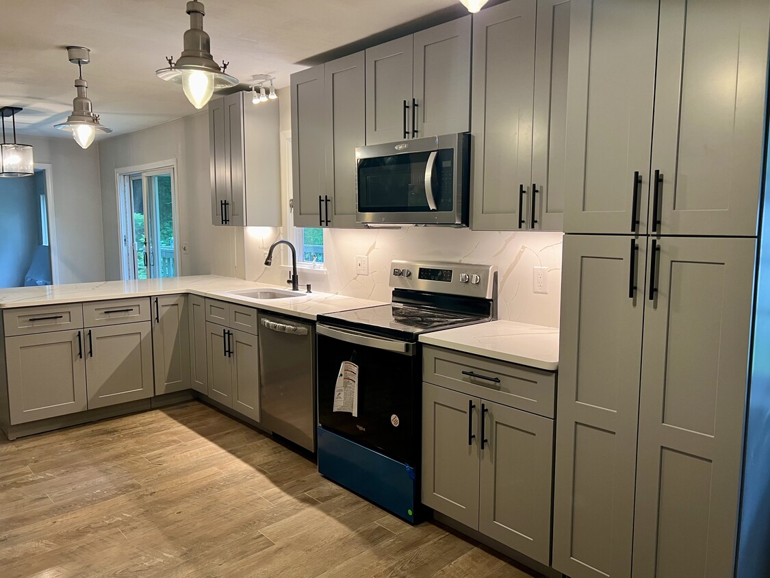 Photo - 41 Rowland Rd (Old Lyme, CT)