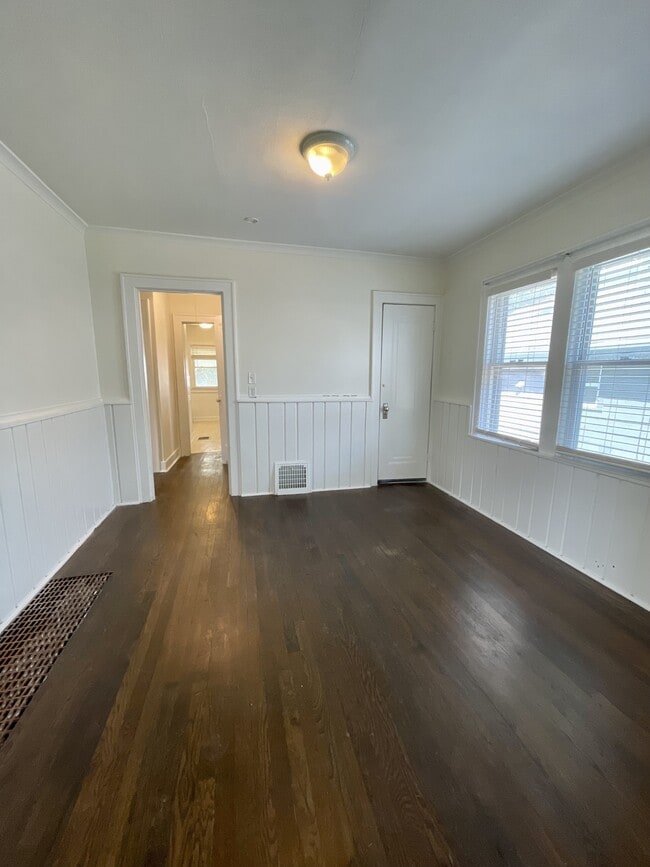 Building Photo - 230 W 73rd Terrace