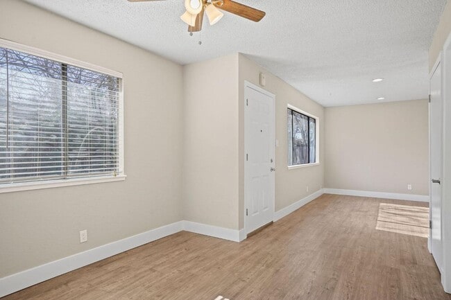 Building Photo - UPDATED DUPLEX FOR RENT IN CITRUS HEIGHTS, CA