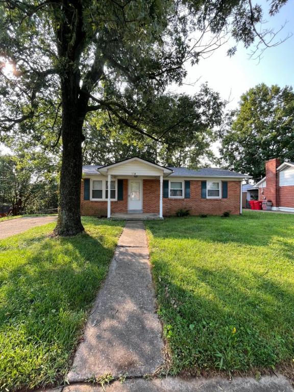 Primary Photo - 114 Hillcrest Dr.