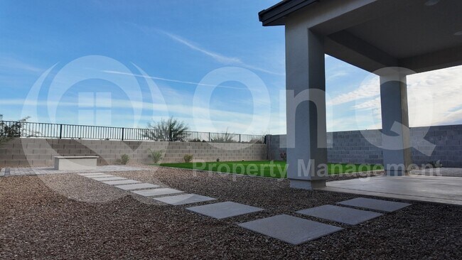 Foto del edificio - 760 Riparian Dr