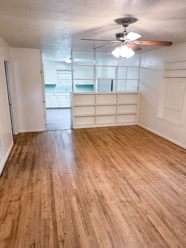 Building Photo - 1203 Batts St