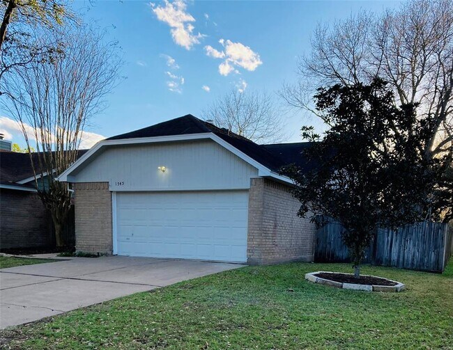 Building Photo - 1545 Miller Ave