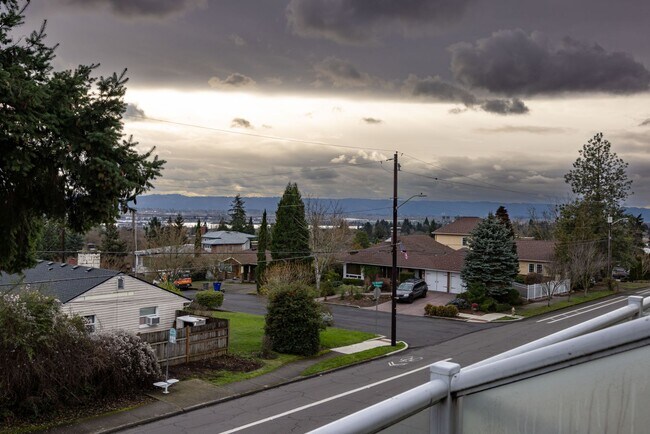 Foto del edificio - Two bedroom condo in Vancouver with view.