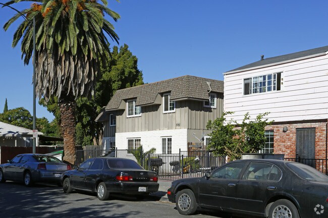 Building Photo - 551 Avalani Ave