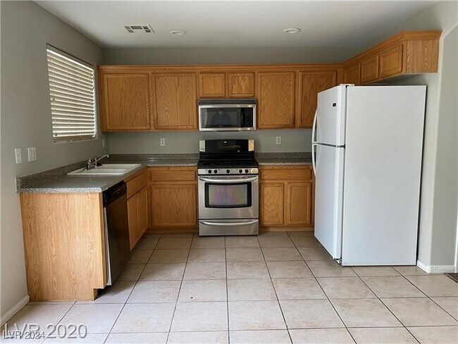 Foto del edificio - 5260 Valencia Crest Ave