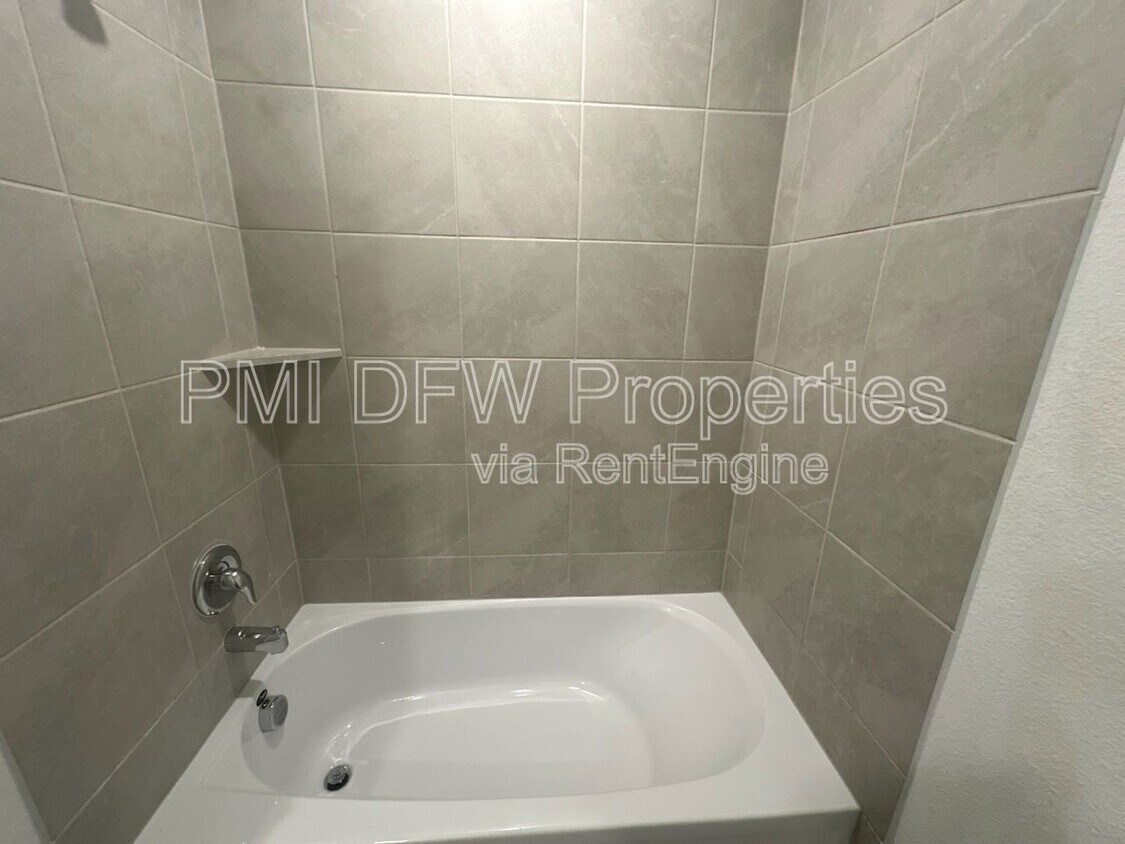Building Photo - 1638 Woodbrook Dr