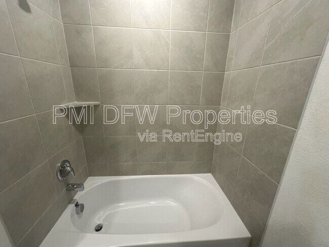 Foto del edificio - 1638 Woodbrook Dr