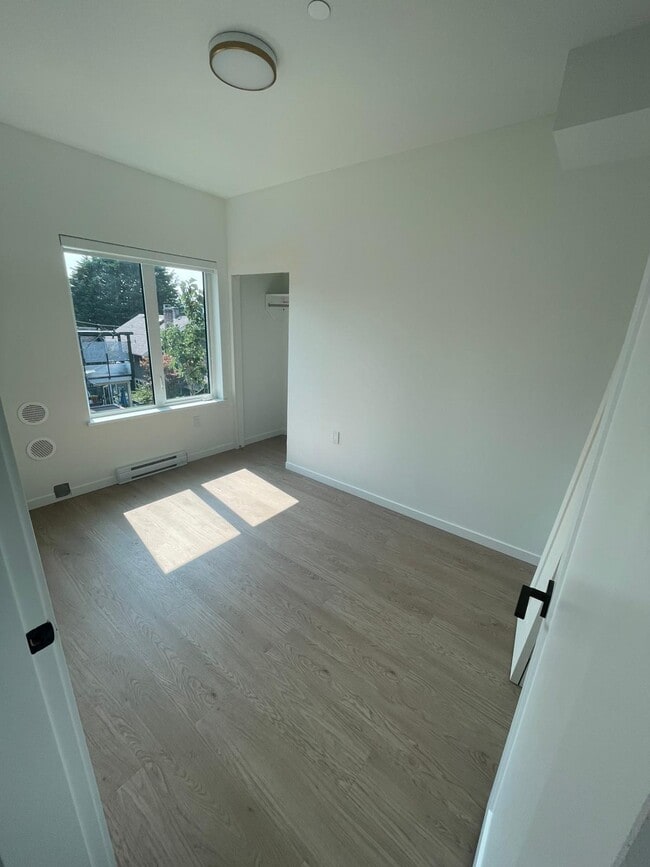 Building Photo - 1807 Larch St