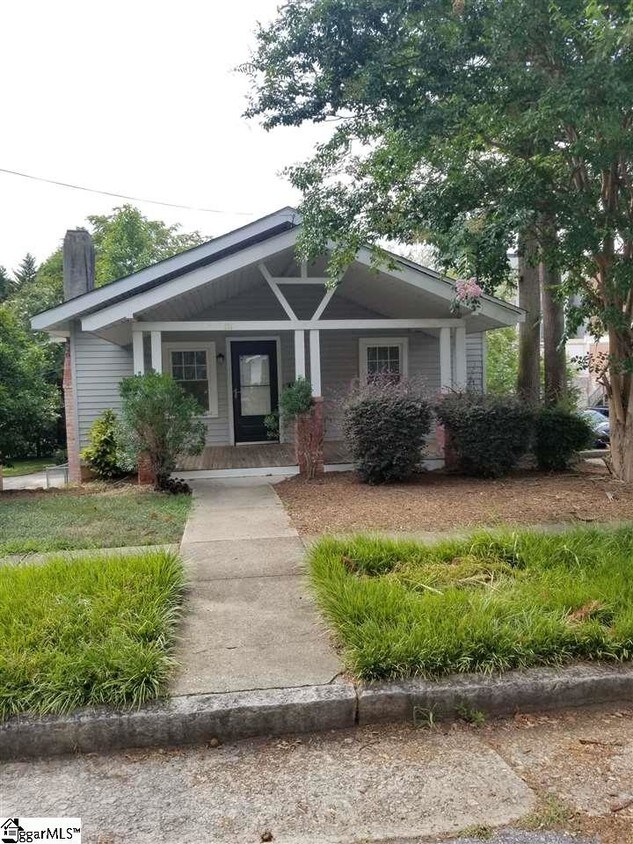 Primary Photo - 121 Vannoy St