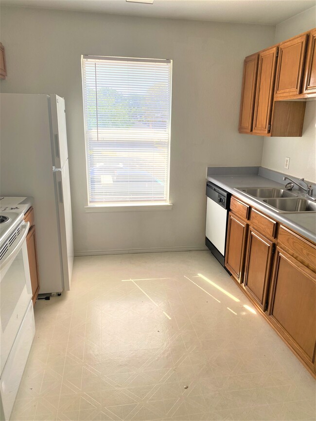 Building Photo - 1706 Windward Dr
