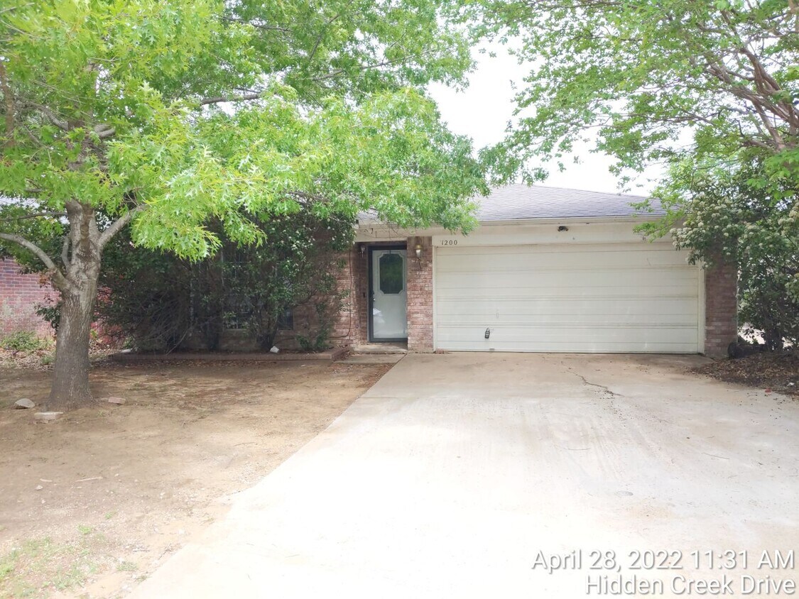 Primary Photo - 1200 Hidden Creek
