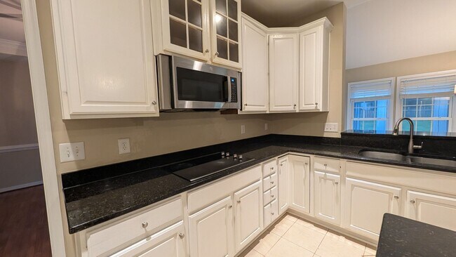 Foto del edificio - Gorgeous Charter Colony Cul-de-Sac Home: 4 Bed, 2.5 Bath Home with Screened-In Porch