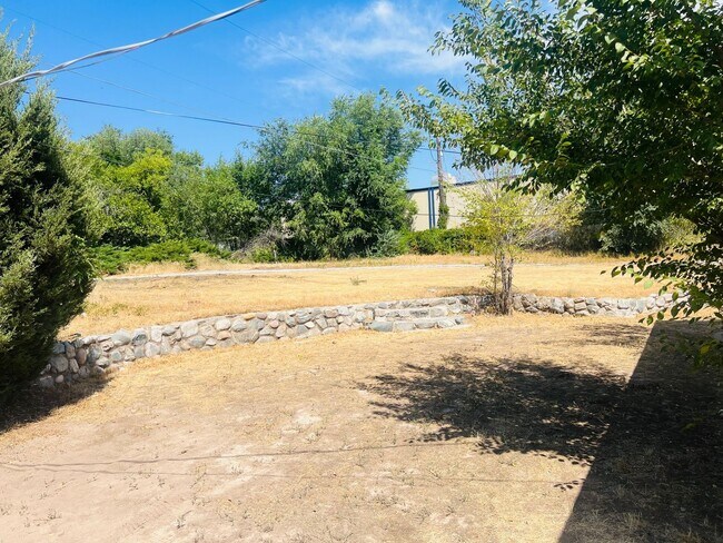 Building Photo - Home with 1 car garage