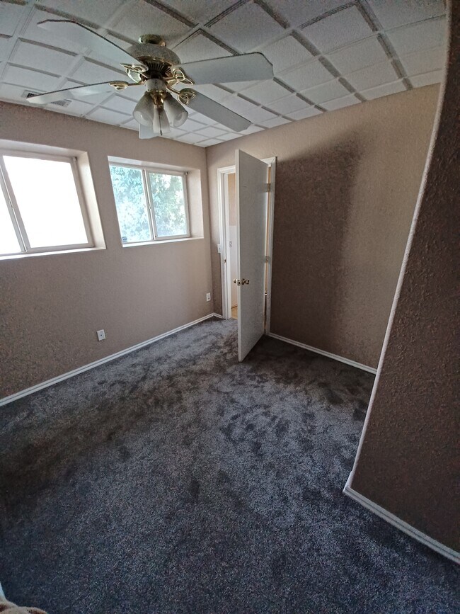 Foto del edificio - 621 S Lake St