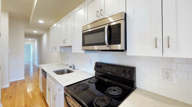 KITCHEN - 303 N 41st St