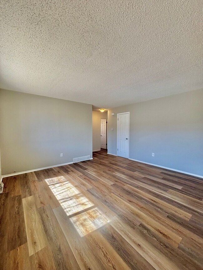 Foto del edificio - 6001-6003 West 6th Avenue