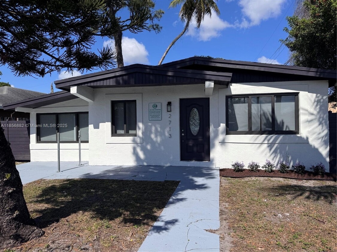Foto principal - 2713 NW 6th Ct