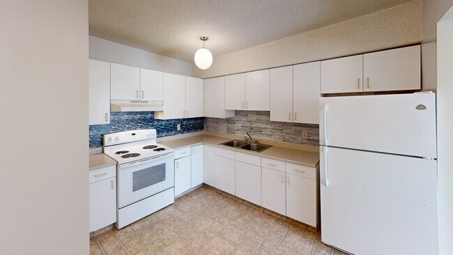 Building Photo - 5117-5144 44 St