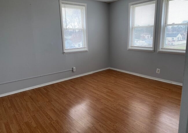 Living Room Unit #4 - 292 Mill St