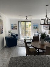 Building Photo - 630 S Sapodilla Ave