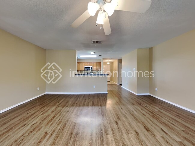 Building Photo - 706 Mission Ln
