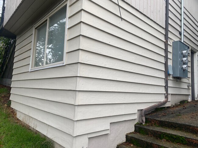 Exterior view with entrance - 336 NE 53rd St
