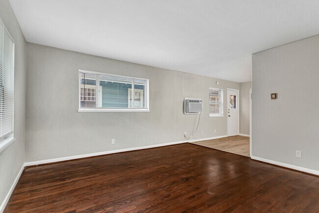 Foto del edificio - 1 Bedroom, 1 Bath Apartment in historic Munger Place!