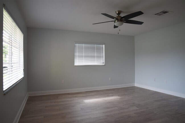 Foto del edificio - 735 98th Ave N