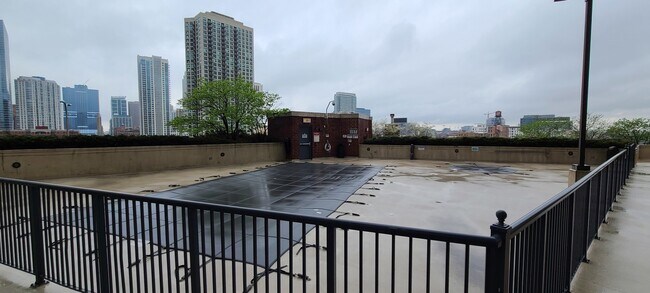 Building Photo - 600N N Kingsbury St