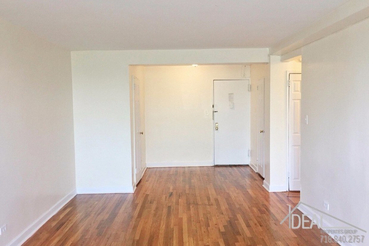 Primary Photo - Newly Renovated Studio !!!