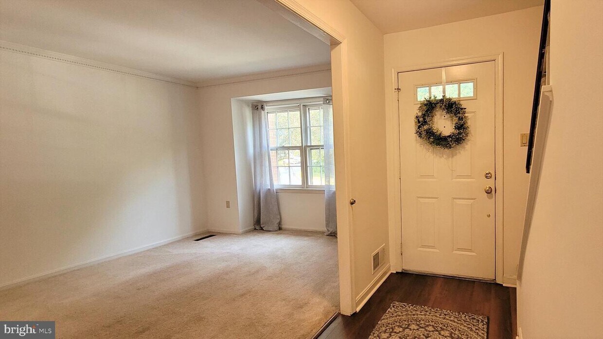 5839 Rockdale Ct, Centreville, VA 20121 Townhome Rentals in