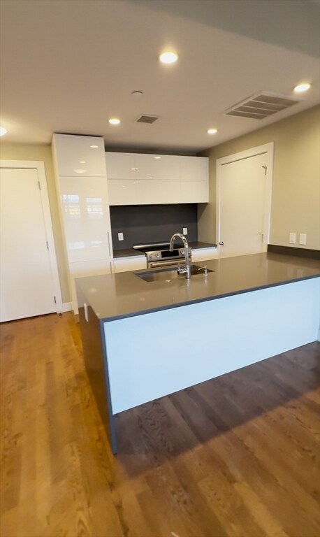 Foto del edificio - 906 E 2nd St