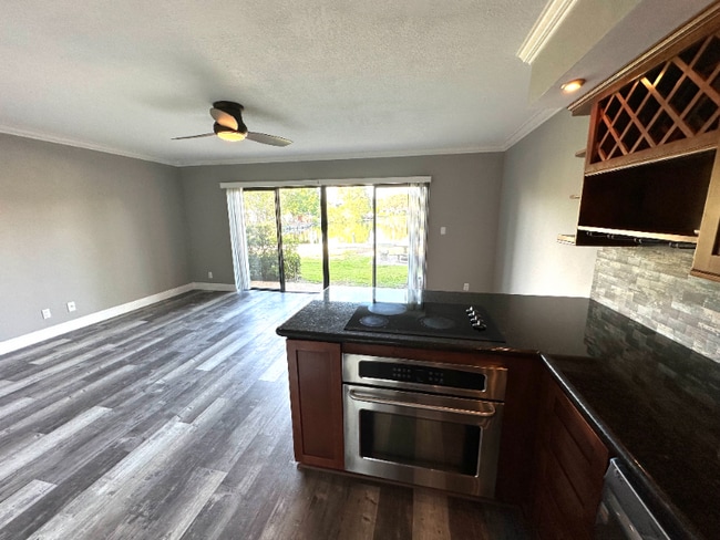 Foto del edificio - 833 NE 18th Ct