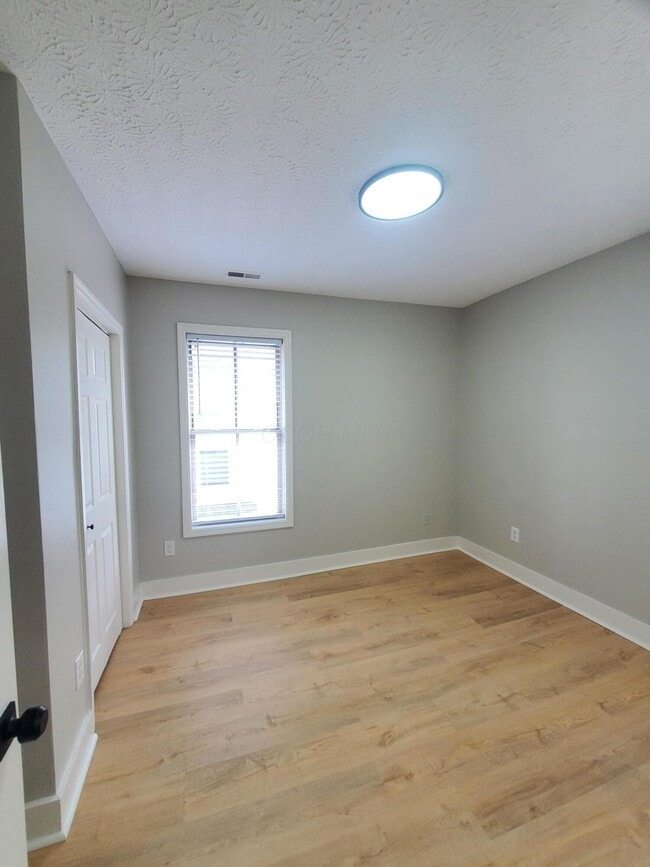 Building Photo - 33 S Cypress Ave